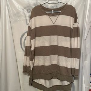 Boutique shop purchase…. Large    Does have slits on the side.  (made that way)